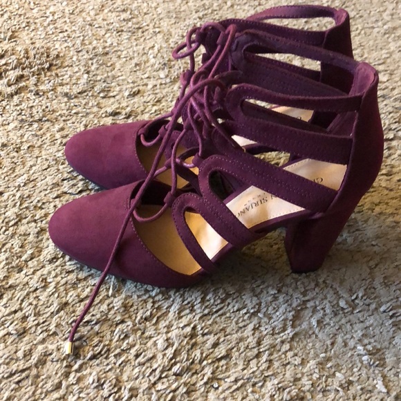 Lace up maroon heels - Picture 2 of 3